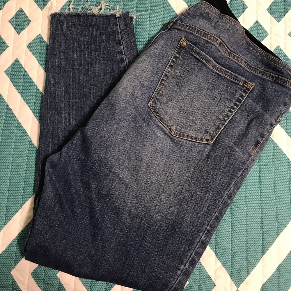 Distressed Isabell maternity jeggings